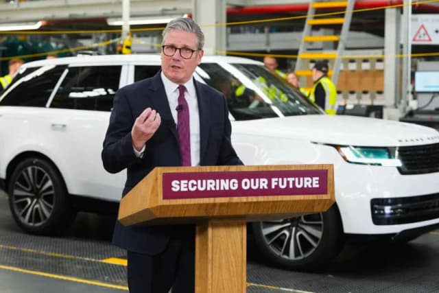 Starmer relaja el mandato de los vehículos eléctricos en medio de los aranceles estadounidenses