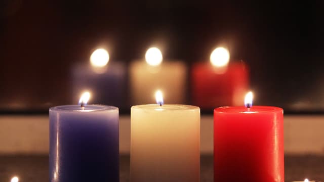 Unas velas arden durante una vigilia, en una foto de archivo. (Chung Sung-Jun/Getty Images)