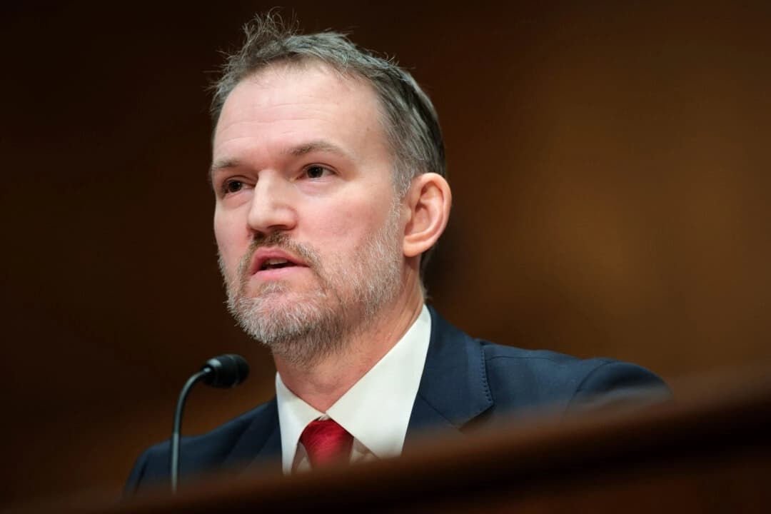 Jamieson Greer, candidato del presidente Donald Trump para ser el representante de Comercio de EE. UU., testifica durante su audiencia de confirmación del Comité de Finanzas del Senado en la Oficina del Senado Dirksen en Washington el 6 de febrero de 2025. (Kayla Bartkowski/Getty Images)

