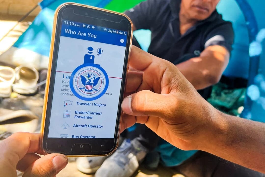 El DHS revoca el estatus legal de personas que entraron en EE. UU. utilizando la aplicación CBP One