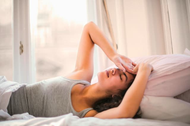 Siete formas naturales respaldadas por la ciencia para mejorar el sueño durante la menopausia