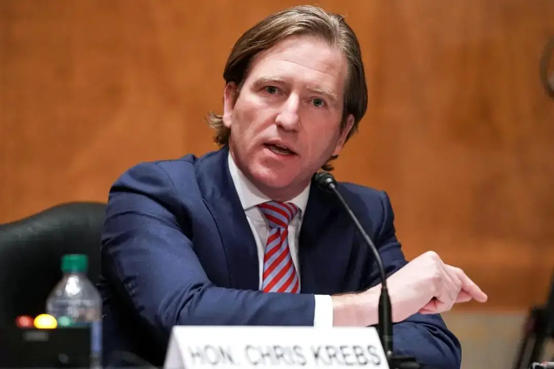 Chris Krebs, exdirector de la Agencia de Ciberseguridad y Seguridad de Infraestructuras, testifica durante una audiencia del Comité de Seguridad Nacional y Asuntos Gubernamentales del Senado para discutir la seguridad electoral y el proceso electoral de 2020, en Washington, el 16 de diciembre de 2020. (Greg Nash-Pool/Getty Images)
