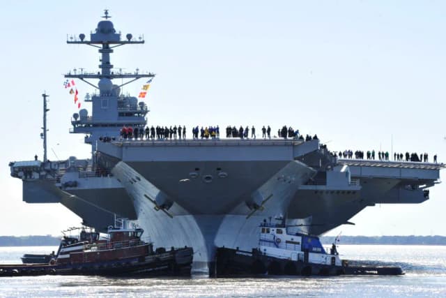 Trump firma órdenes para impulsar adquisición de armas y construcción naval