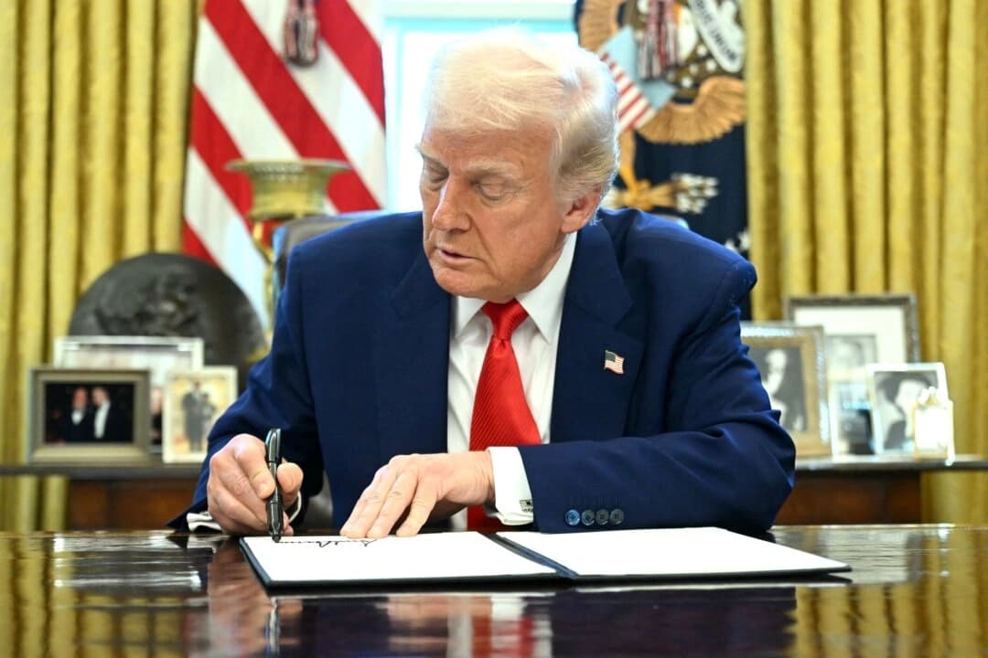 Trump suspende autorizaciones de seguridad de empleados del  bufete jurídico Susman Godfrey