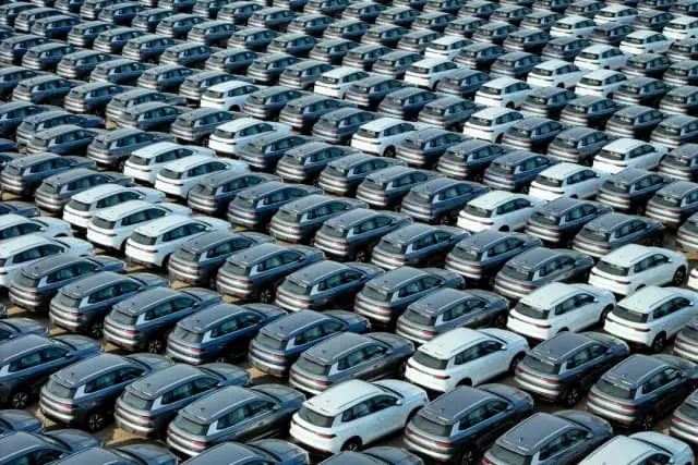 La UE y Beijing acuerdan debatir los precios mínimos de los vehículos eléctricos