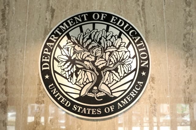 Remiten a Maine al DOJ por permitir participación de atletas transgénero en deportes de mujeres