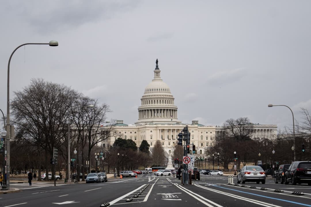 Legisladores y funcionarios estatales debaten la orden ejecutiva de Trump sobre integridad electoral