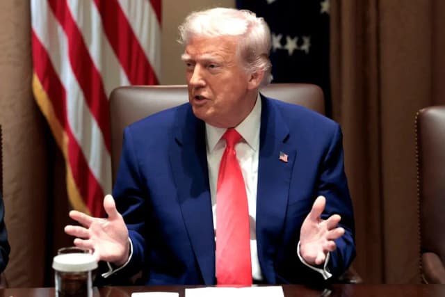 Trump exime teléfonos, computadoras y otros aparatos electrónicos de los aranceles recíprocos
