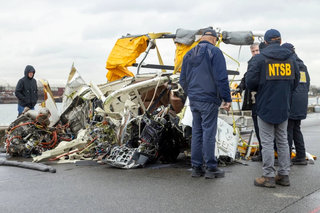El helicóptero turístico en el fatal accidente de Nueva York carecía de grabadoras de vuelo, según la NTSB