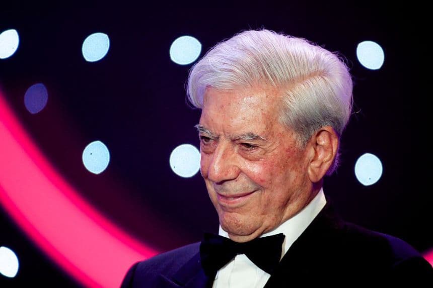 Mario Vargas Llosa asiste a la 30.ª edición de los Premios Goya de Cine en el Auditorio Madrid Marriott el 6 de febrero de 2016 en Madrid, España. (Juan Naharro Giménez/Getty Images)