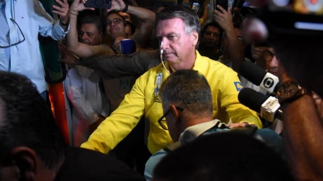 Estado de salud de Bolsonaro se agrava por una subida de la presión arterial