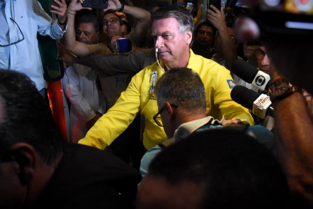 Estado de salud de Bolsonaro se agrava por una subida de la presión arterial