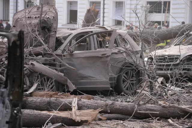Ataque ruso con misiles a la ciudad ucraniana de Sumy deja 34 muertos, dice Kiev