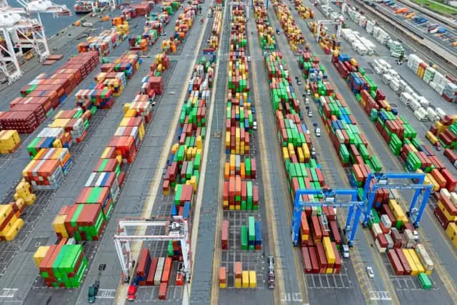 Transporte marítimo mundial pagará por tonelada de emisiones según el acuerdo de la ONU
