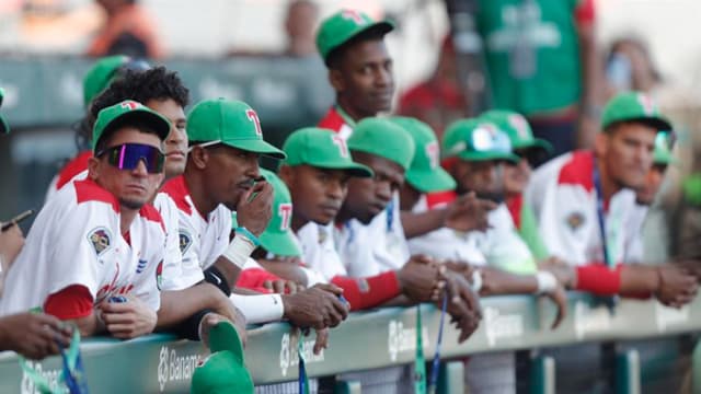 Dos peloteros cubanos abandonan el equipo tras competir en Liga de Campeones en México