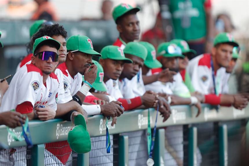 Dos peloteros cubanos abandonan el equipo tras competir en Liga de Campeones en México