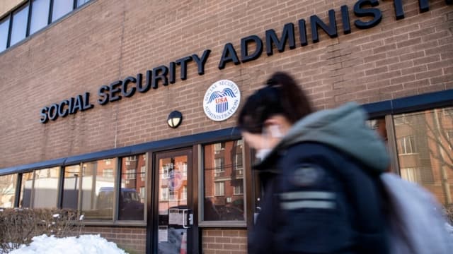 Trump firmará orden que prohíbe a los inmigrantes ilegales recibir la Seguridad Social