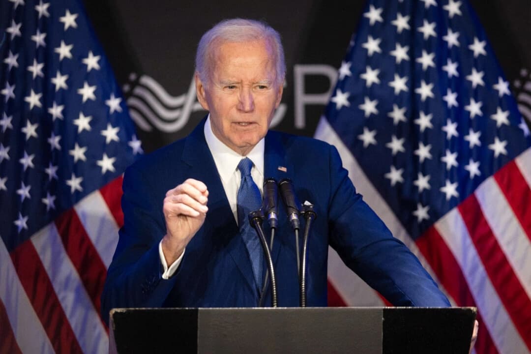 El expresidente Joe Biden habla en una conferencia organizada por la Asociación de Defensores, Asesores y Representantes de Personas con Discapacidad (ACRD) en Chicago el 15 de abril de 2025. (Scott Olson/Getty Images)