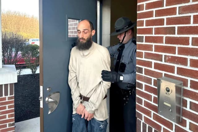 Hombre acusado de provocar incendio en casa de Josh Shapiro tenía problemas mentales, dice su hermano