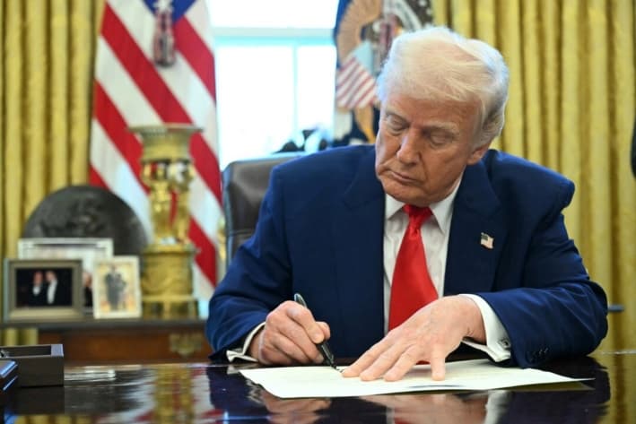 Trump firma orden para simplificar las regulaciones de contratación pública federal