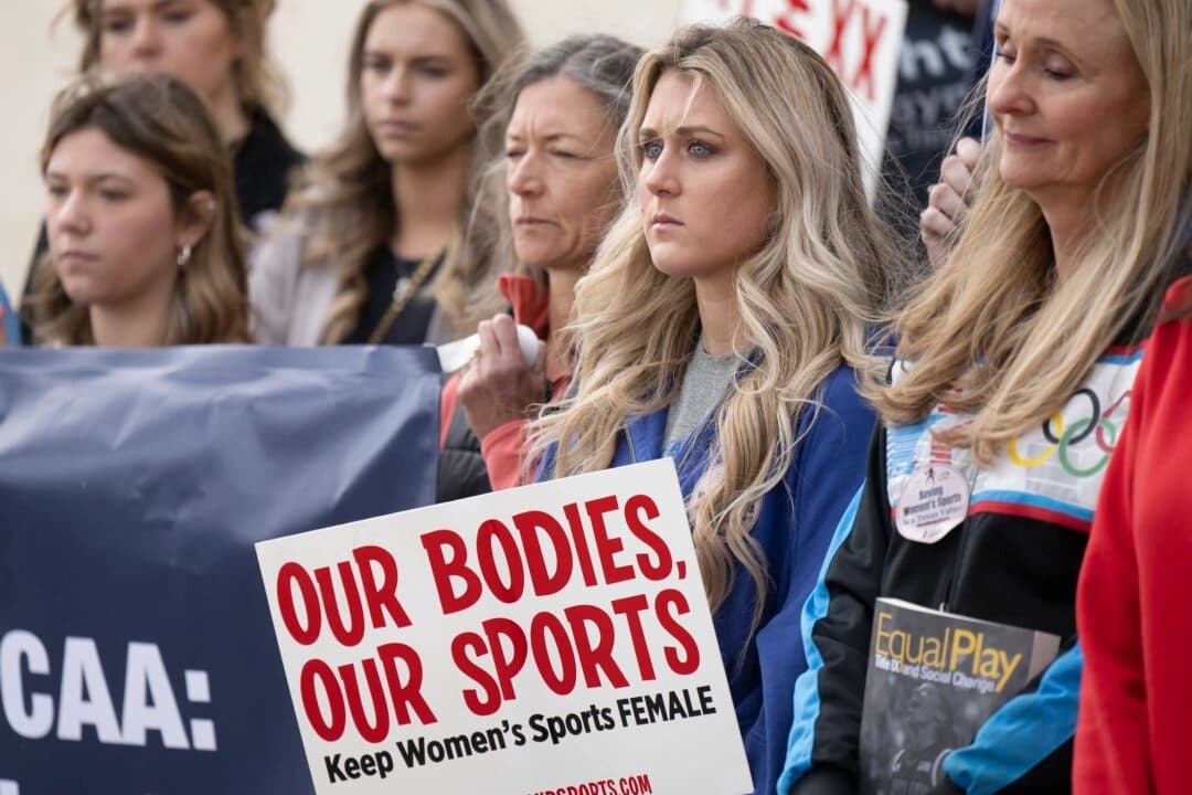Bondi anuncia demanda contra Maine por la participación de hombres en deportes femeninos
