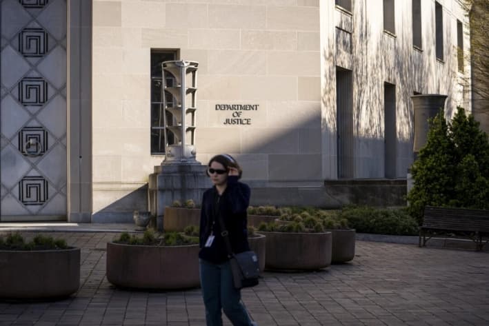 Fallo que permite veto a protestas contra varones en deportes femeninos causa investigación del gobierno