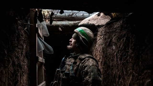 El Parlamento de Ucrania prorroga la ley marcial y retrasa las elecciones