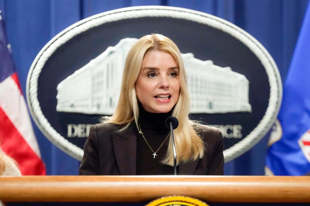 Bondi afirma que Kilmar Abrego, deportado por error a El Salvador no volverá a EE. UU.