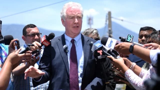 Senador de Maryland afirma que El Salvador le negó reunirse y llamar a un hombre deportado