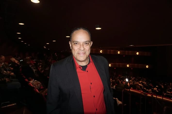 Ángel Rosa disfrutó de Shen Yun en el Teatro David H. Koch del Lincoln Center, el 10 de abril de 2025. (Yeawen Hung/The Epoch Times)