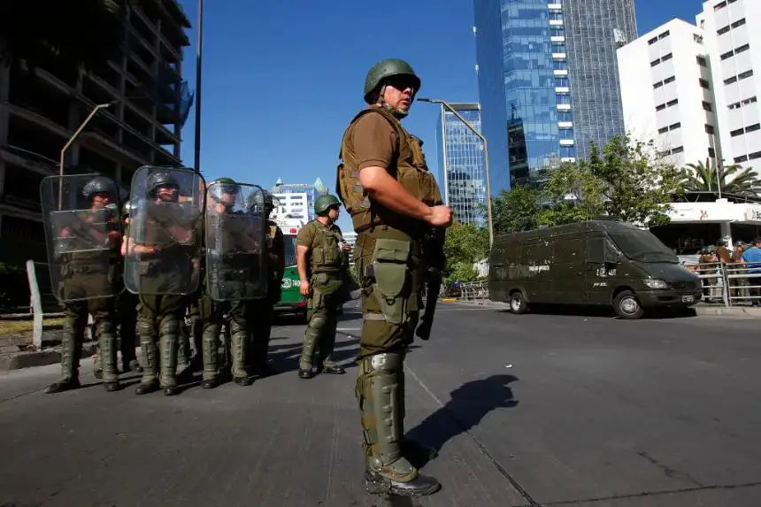 Agentes de la policía antidisturbios (Carabineros) de Chile se ven en una foto de archivo. (Marcelo Hernández/Getty Images)