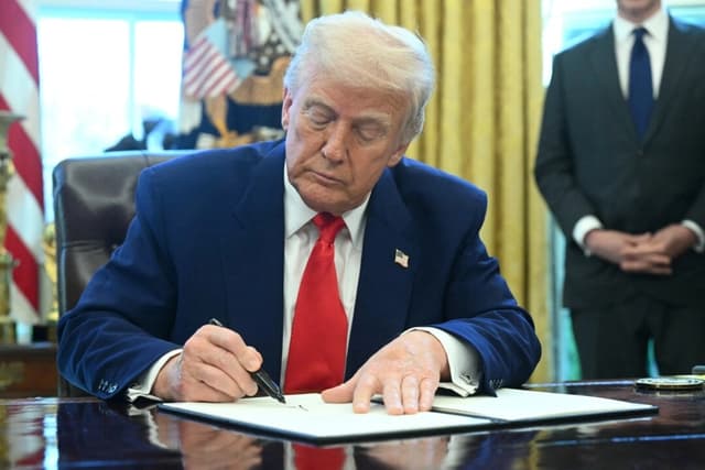 Trump extiende suspensión de contrataciones en el gobierno federal por 90 días