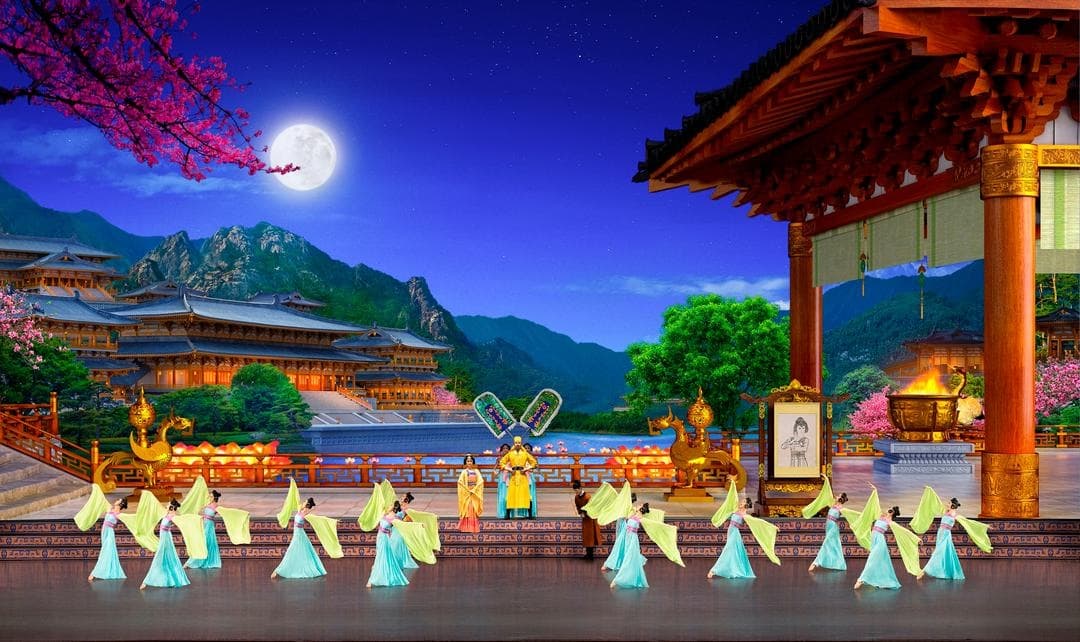 Bailarines de Shen Yun actúan en el escenario durante un espectáculo. (Cortesía de Shen Yun Performing Arts)