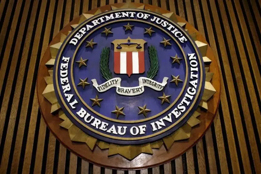 El sello del FBI cuelga en la Sala de las Banderas en la sede del buró en Washington el 9 de marzo de 2007. Chip Somodevilla/Getty Images.