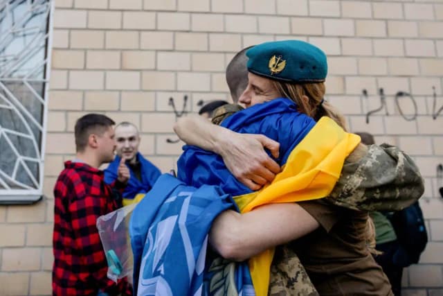 Rusia y Ucrania intercambian 538 prisioneros de guerra