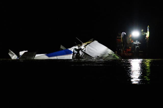 Pequeña avioneta se estrella en río de Nebraska, mueren 3 personas a bordo