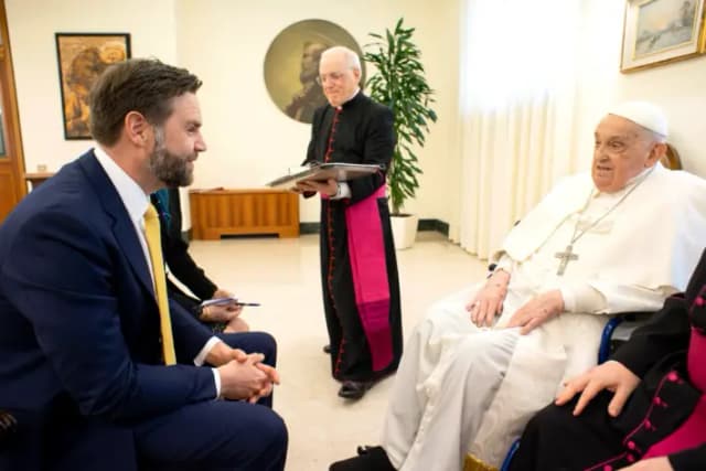 Milei, uno de los primeros mandatarios en rendir tributo al Papa Francisco