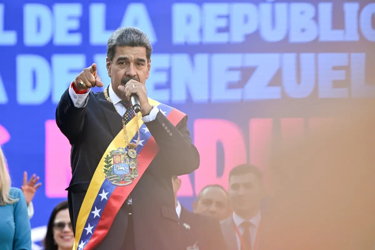El presidente de Venezuela, Nicolás Maduro, habla durante la ceremonia de juramento en el Palacio Federal Legislativo de Caracas, Venezuela, el 10 de enero de 2025. (Alfredo Lasry R/Getty Images)