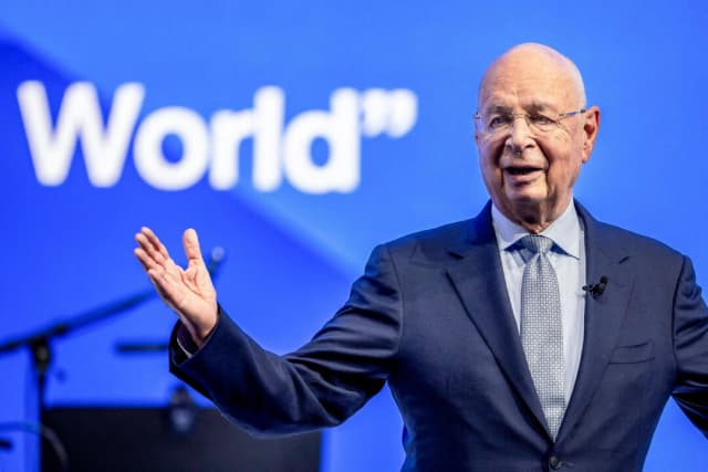 Klaus Schwab renuncia como presidente del Foro Económico Mundial