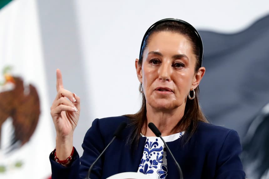 La presidenta de México Claudia Sheinbaum habla durante su rueda de prensa diaria el 21 de abril de 2025, en el Palacio Nacional en la Ciudad de México (México). EFE/ Mario Guzmán