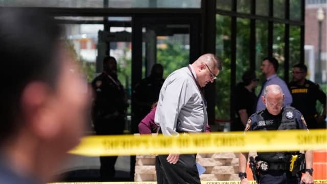 Hieren a oficial de Texas y detienen a sospechoso tras tiroteo frente al juzgado de Houston