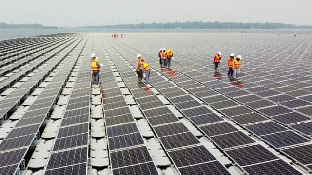 EE. UU. impone aranceles récord a importaciones de energía solar procedente de Asia