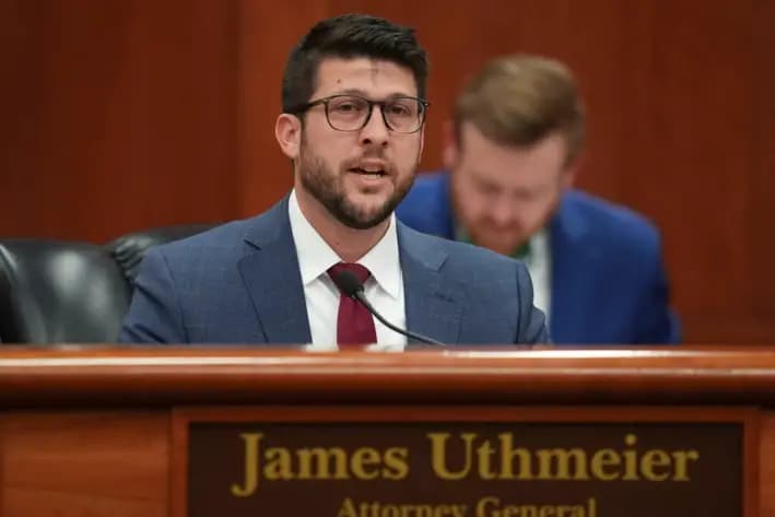 El fiscal general de Florida, James Uthmeier, habla en el Capitolio de Florida, en Tallahassee, Florida, el 5 de marzo de 2025. (Rebecca Blackwell/Foto AP)