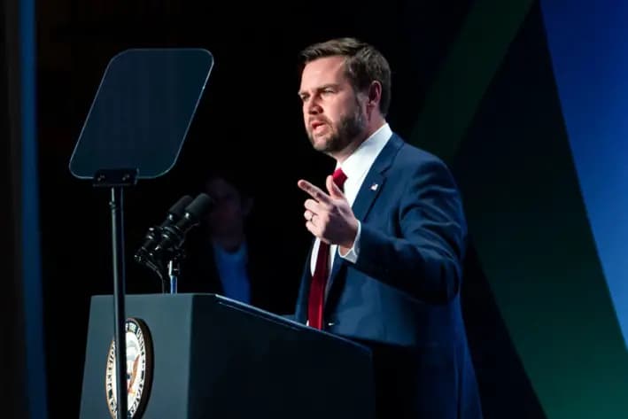 El vicepresidente J.D. Vance habla en la Cumbre Internacional de Libertad Religiosa (FRI), en Washington, el 5 de febrero de 2025. (Madalina Vasiliu/The Epoch Times)