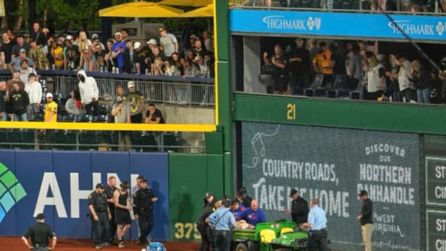 Aficionado de los Pittsburgh que cayó al campo desde 21 pies de altura permanece en estado crítico