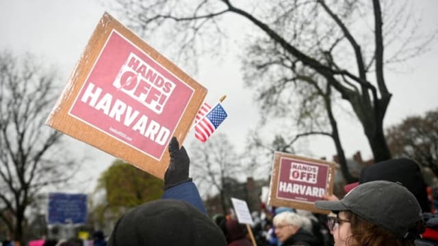 Presidente de Harvard dice que la revocación de la exención fiscal es "altamente ilegal"