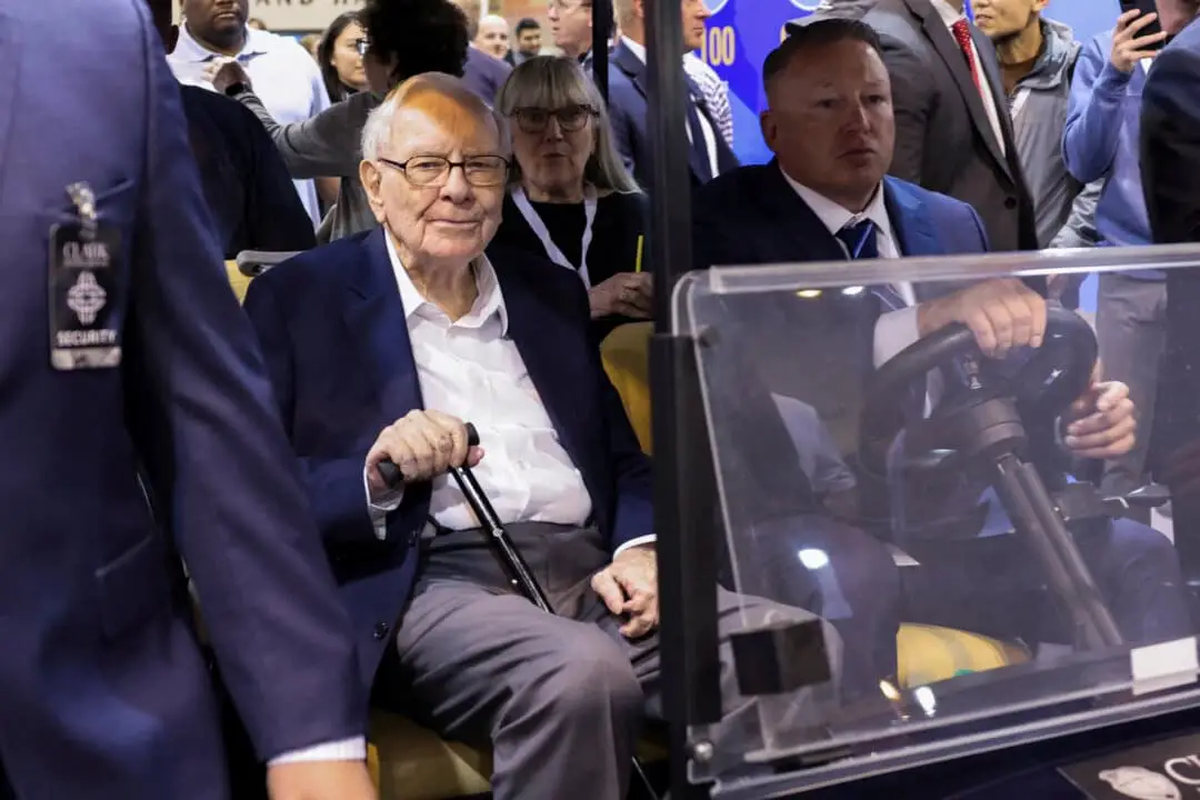 El director ejecutivo de Berkshire Hathaway, Warren Buffett, asiste a la reunión anual de accionistas de Berkshire Hathaway Inc. en Omaha, Nebraska, el 3 de mayo de 2024. (Scott Morgan/Reuters)
