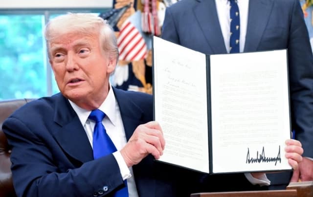 Trump prohíbe financiación a investigaciones sobre ganancia de función en China y otros países