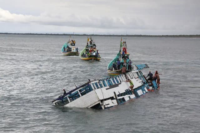 EE. UU. suspende búsqueda de 7 inmigrantes tras naufragio en el mar de California