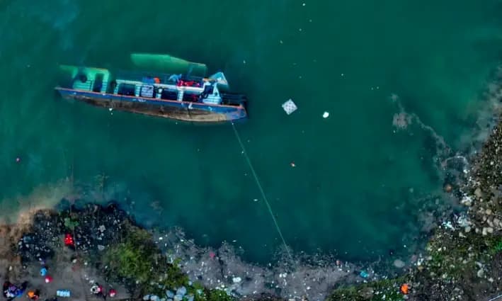 El lugar donde se hundió un barco de pasajeros en Liupanshui, en la provincia de Guizhou, suroeste de China, el 19 de septiembre de 2021. (Ou Dongqu/Xinhua vía AP)